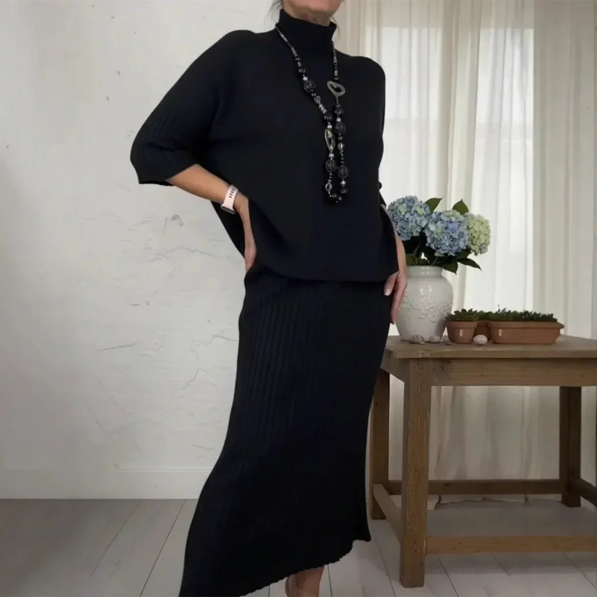 Conjunto Marselha™ com Blusa Gola Alta e Saia Midi Canelada