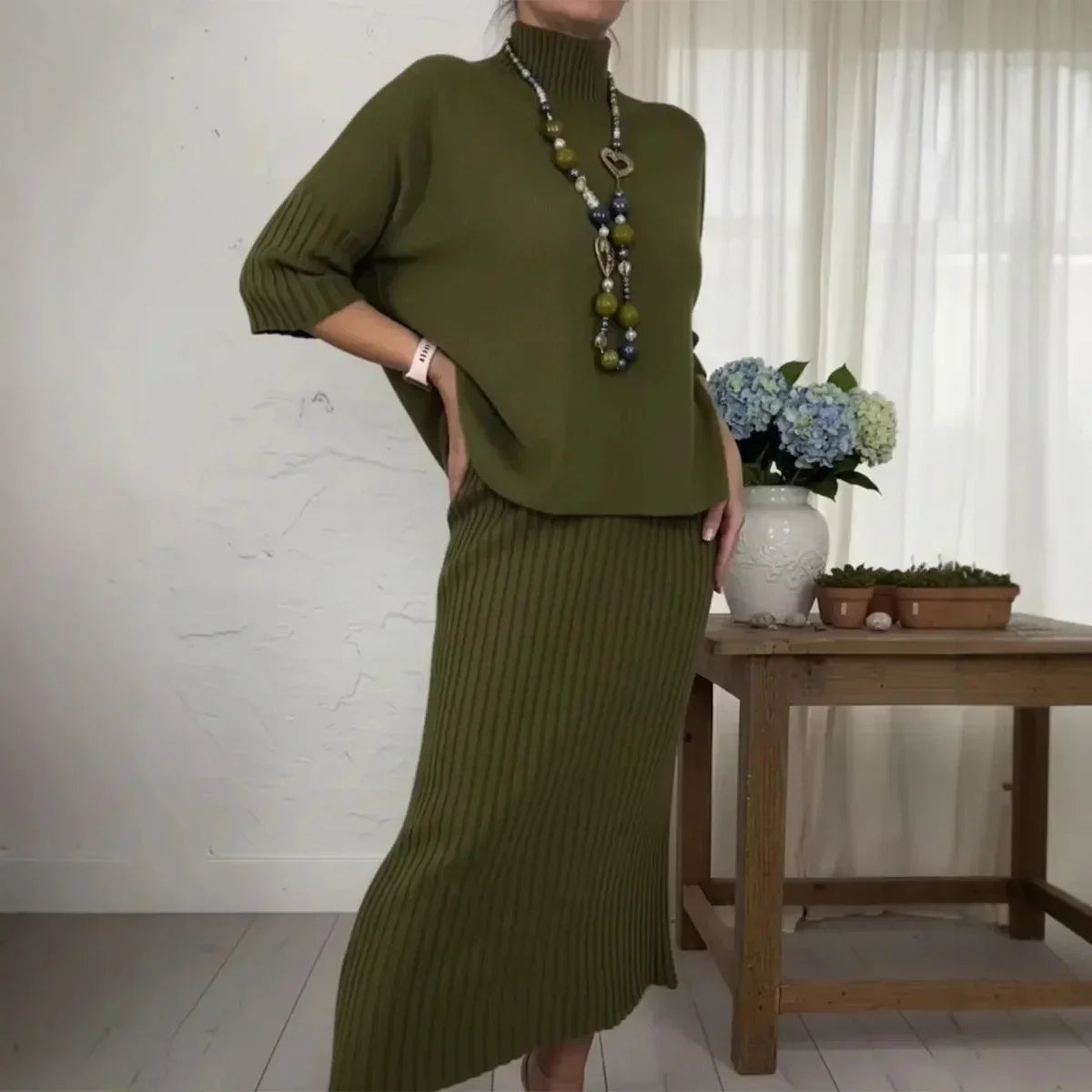 Conjunto Marselha™ com Blusa Gola Alta e Saia Midi Canelada