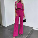 Conjunto Nina™ em Viscose Leve com Cropped Gola Alta e Calça