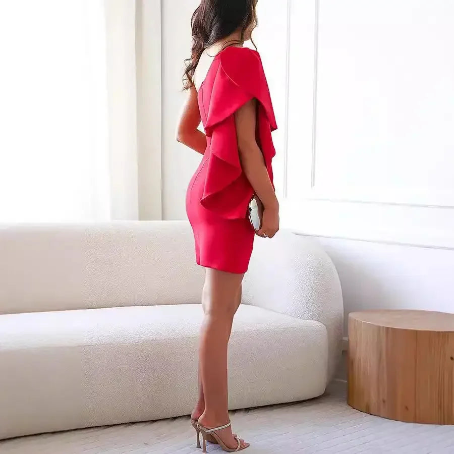Vestido Ravienne™ com Recorte Assimétrico e Drapeado Elegante