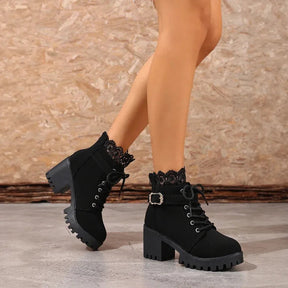 Bota Victoria Urban™ com Renda Elegante e Design Britânico