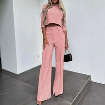 Conjunto Nina™ em Viscose Leve com Cropped Gola Alta e Calça