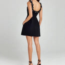 Vestido Bellaflora™ com Aplicações Florais no Decote e Modelagem Elegante